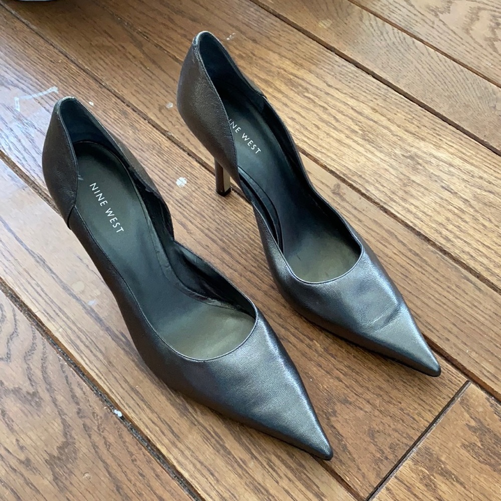 Nine West Pewter Pumps